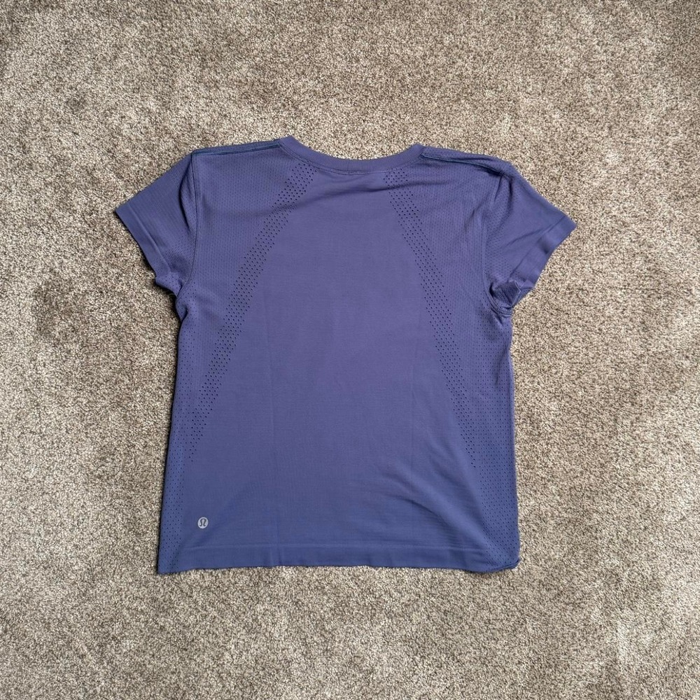 LAVENDER LULULEMON ATHLETIC TOP